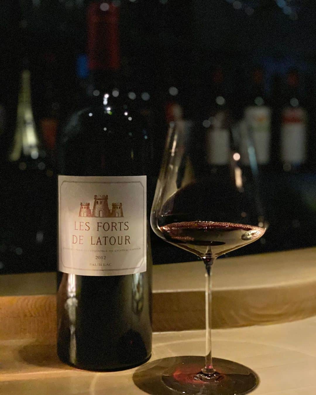 黒澤まさ美のインスタグラム：「. #マグナムボトル って、おいしい。。(語彙力 . #lesfortsdelatour  . #wine #winelover  #winestagram  #chateaulatour  #tokyo  #Japan #ワイン #ワイン好き #ワインバー #レフォールドラトゥール  #シャトーラトゥール  #セカンドラベル」