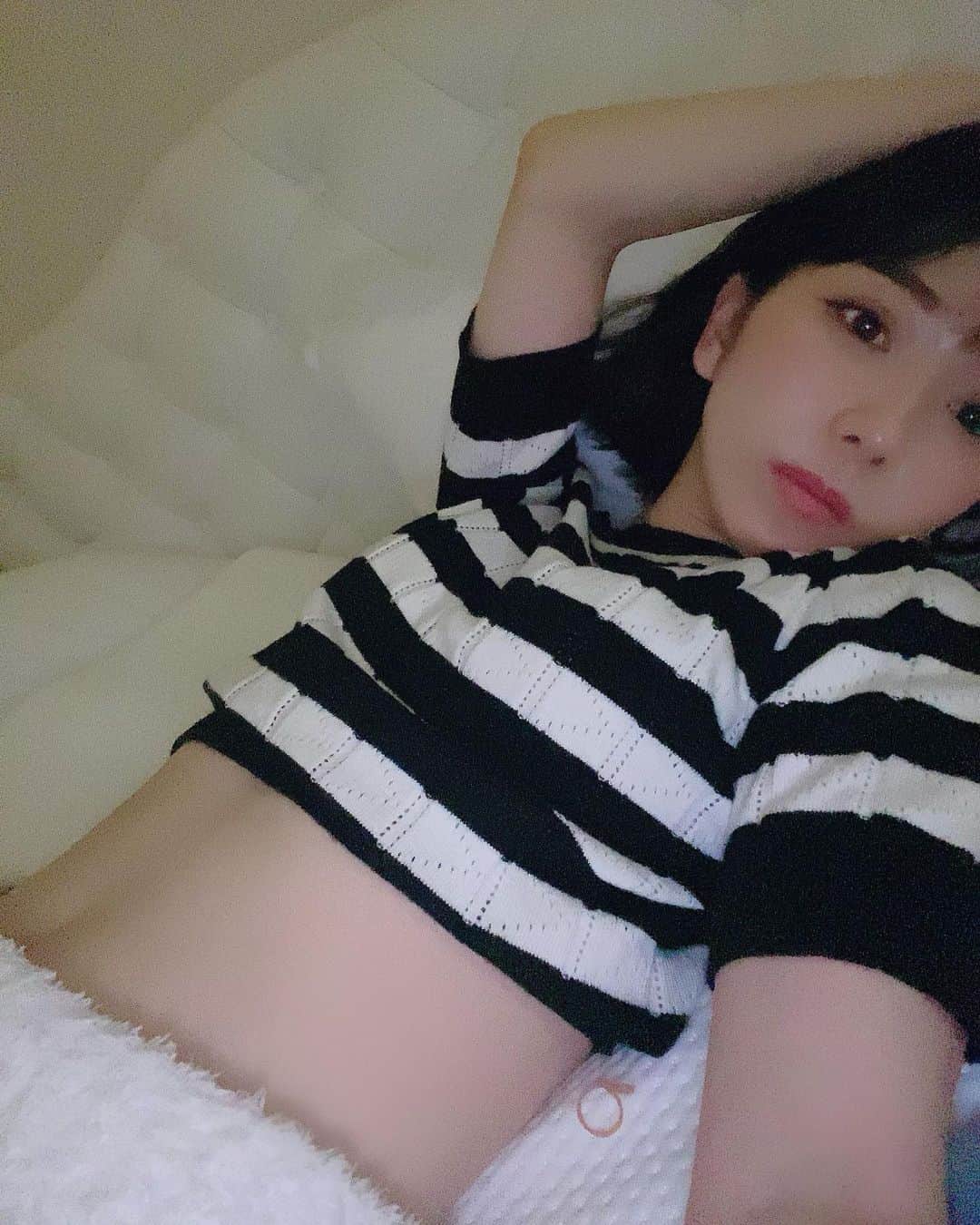 まんまるとまとのインスタグラム：「この頃イベントの関係も あって5じに寝るとか しょっちゅうあったのに 肌荒れしてないことに びっくり♡ 洗顔変えてから 本当ポツポツなくなった♡ 洗顔は二枚目の プルエスト！泡立てなくてよくて ほんと使いやすい！！！ @pluest_official  少しずついいものに 変えていこうと思った♡🧴 ・ ・ ・ ・ ・ #洗顔料 #美容 #スキンケア  #プルエスト #pluest #マンナンジェリーハイドロウォッシュ  #乾燥肌 #敏感肌 #保湿 #絶対領域 #量産型 #オタク #毛穴ケア #エステ #入浴 #おなか #くびれ #むちむちボディ  #cleansing #クレンジング #インスタグラビア  #japanesegirl #gravure #idol  #cosmetics #japan #skincare  #leg #美白 #클렌징」