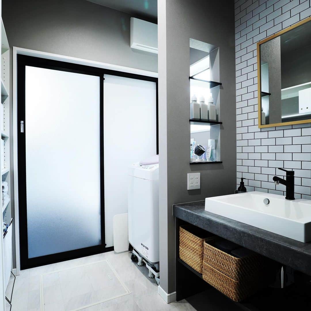 井上建設株式会社（下関）のインスタグラム：「#inouek #washroom #vessel #gray   説明不要です。 カッコいい！」