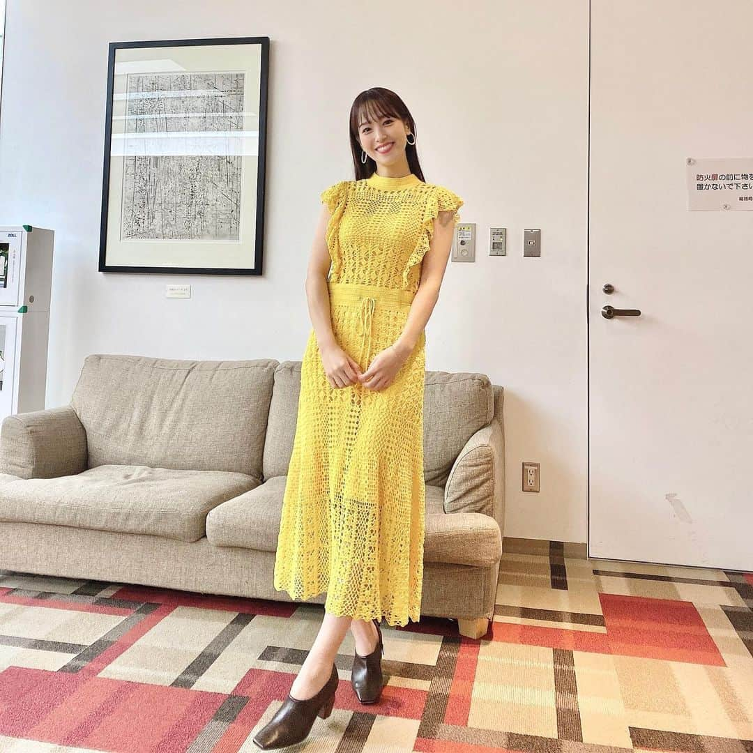 鷲見玲奈さんのインスタグラム写真 - (鷲見玲奈Instagram)「. 明日よる9時から日本テレビ系で放送の「今夜くらべてみました」に出演します✨  令和男子の好感度を徹底検証！！ ということで、ウェンツ瑛士さん(@eiji_wentz_official )、松丸亮吾さん(@ryogomatsumaru )、DJ松永さん(@dj_matsunaga )を今回検証させて頂きました😌  意外な一面や驚きの素顔など盛りだくさんです🤭 ぜひご覧下さい！！  また、ＢＳ日テレでは、週末極楽旅の放送もあります✨ 今回は加藤さんと山本さんがお取り寄せグルメで対決！！！  こちらも必見です☺️  👗 @doublestandard_official  👢 @randa_pic  👂🏻 @osewaya_official   #今くら #今夜くらべてみました #週末極楽旅」2月16日 16時33分 - sumi__reina