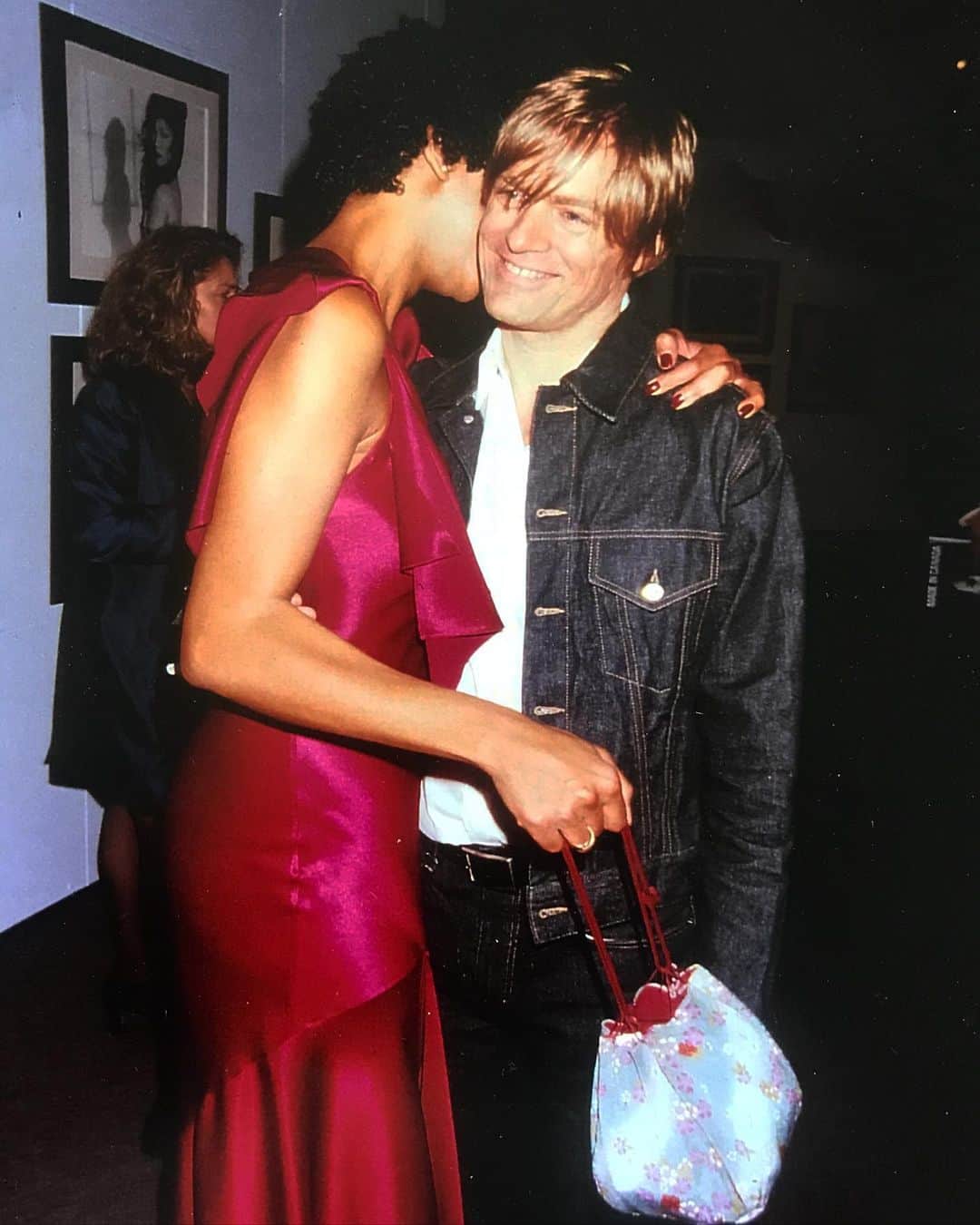 ブライアン・アダムスのインスタグラム：「Back to the 90’s at my ‘Made In Canada’ photo exhibition in Toronto, getting a hug from the lovely @suzanneboyd_ who gave me the chance to make this book all proceeds to support breast cancer research in Canada. Can you say double denim? Thank you @helmutlang ,Suz in Valentino. #bryanadamsphotography #shotbyadams #madeincanada 🇨🇦」