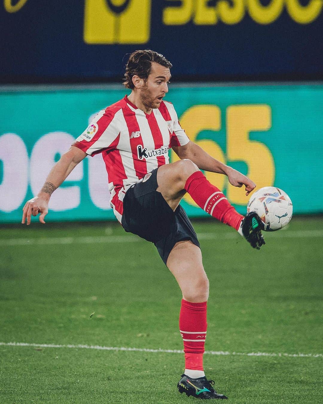イバイ・ゴメスのインスタグラム：「Contento por el importante triunfo del equipo y, para qué negarlo, por volver a pisar los terrenos de juego después de tanto tiempo😀 Un pasito más 👣  • Gracias de corazón a los que estáis cada día ahí mandándome toda vuestra fuerza🙏🏻 • Aupa @athleticclub ! 🦁🔴⚪ ¡Seguimos! 💪🏼」