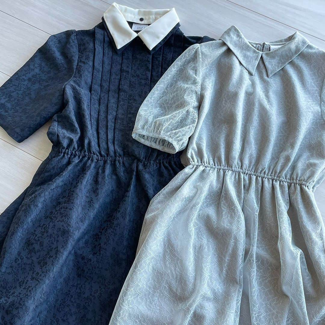 LEBECCA boutique Vintageのインスタグラム：「.﻿ 「初めての大きなプロジェクト」﻿ ﻿ ﻿ オンラインコミュニティ「赤組」を通して、﻿ お客様と一緒にワンピースを作る。﻿ みんなで生地を選び、 意見を出し合ってデザインを決定する。﻿ こんな素敵な企画は想像もしていませんでした。﻿ ﻿ 私は昨年夏にレベッカチームに仲間入りしたのですが、﻿ 商品企画に参加すること自体が初めてだったので、﻿ 常にワクワクしていたことが印象に残っています。﻿ ﻿ この企画にレベッカチームのメンバーとして﻿ 参加できただけでなく、﻿ 熱いお客様と関わることができたことは、﻿ かけがえのない大切な思い出になりました。﻿ ﻿ 生地選びのタイミングでは﻿ まだレベッカチームの一員になって 間もない頃だったので、﻿ 店頭にある見本をご覧になるために﻿ 沢山のお客様がいらっしゃいました。﻿ その時初めましての方も多くいらっしゃって、﻿ 私にとっては皆さんとお話しするきっかけにもなり、﻿ とても貴重で楽しいひとときでした。﻿ あの時皆さんと選んだ小さな生地が﻿ こうして美しいワンピースになって﻿ 仕上がったことに、本当に感動しています。﻿ ﻿ そして私はこの企画を通して、﻿ LEBECCA boutiqueの魅力と、﻿ お客様方のレベッカに対する愛や温かさを﻿ 改めて実感することができました。﻿ ﻿ つくられた背景にも 魅力がたっぷり詰まったワンピース。﻿ 是非、お手に取っていただけると嬉しいです。﻿ ﻿ ﻿ LEBECCA boutique 店頭スタッフ﻿ 三原 侑紗 ( @_mhrars_ )﻿ ﻿ ﻿ #私たちとのワンピース﻿ #LEBECCAboutique」