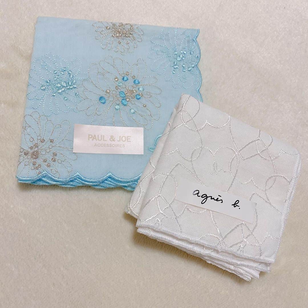 のインスタグラム：「♡﻿ かわいいハンカチをGETしました☺️﻿ 普段バッグが小さいからタオルハンカチだと幅をとるなぁと思ってたので、小さくて薄めのハンカチです♡﻿ #paulandjoe #agnesb」