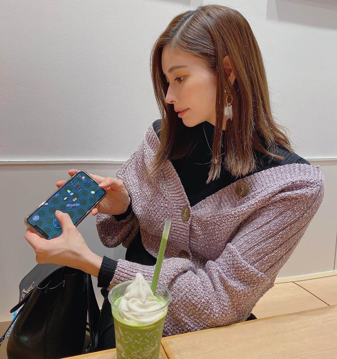 得あゆさんのインスタグラム写真 - (得あゆInstagram)「いもむし🐛ゲームにハマりすぎてるから みんなにもやってほしい。笑 けど似たようなゲームがたくさんあるらしい。 私が使ってるのは『wormate.io』ってやつです ・ codは半年間くらい寝不足になったので 不健康なほどハマるゲームは辞めようと 今は自粛してます。(アプデはしてある笑) #ゲームネタ ・ ・ ・ ・ ・ ・ ・ #ゲーム#ゲーム好きな人と繋がりたい#ゲーム女子#ゲームアプリ#アプリ#ハマってる#スマホ#いもむし#wormateio#カフェ#カフェ巡り#お茶#休憩#ランチ#お昼ごはん#おやつ#お茶の時間#ソフトクリーム#ナナズグリーンティー#抹茶#スムージー#カーディガン#ニットワンピ#game#gamergirl#smartphone#iPhone12pro#nanasgreentea#greentea」2月16日 17時02分 - tokuayu819