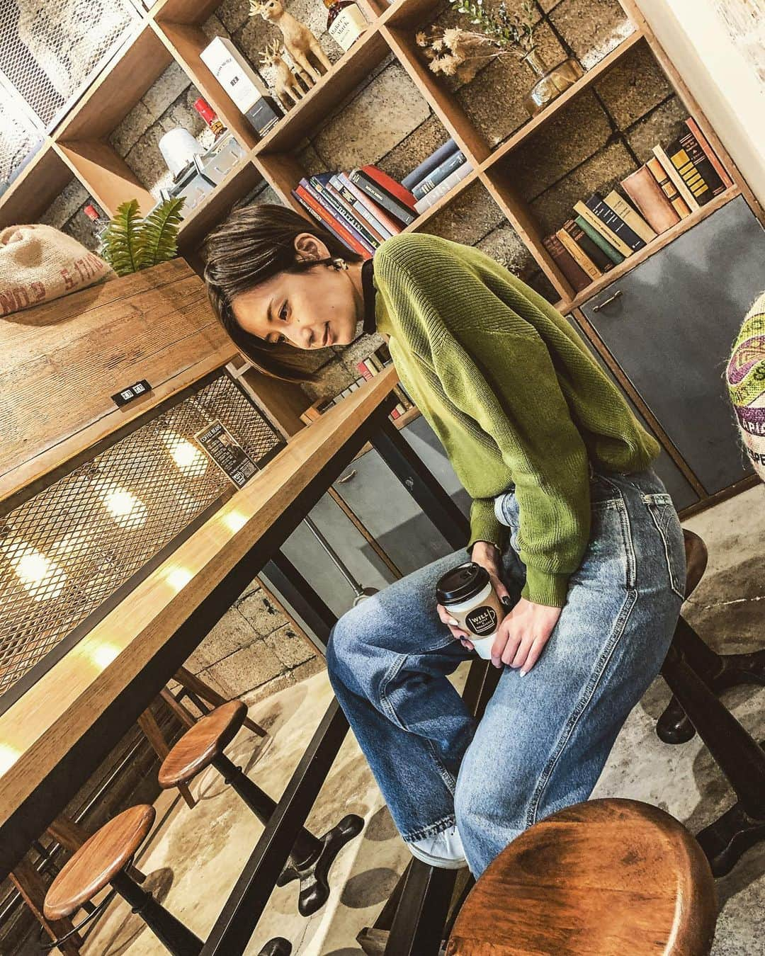 河村唯（うめ子）さんのインスタグラム写真 - (河村唯（うめ子）Instagram)「田舎のオシャレ空間。  #cafe #inaka #levisred #radiate  #ootd  #ええやろ」2月16日 17時11分 - kawamurayui_