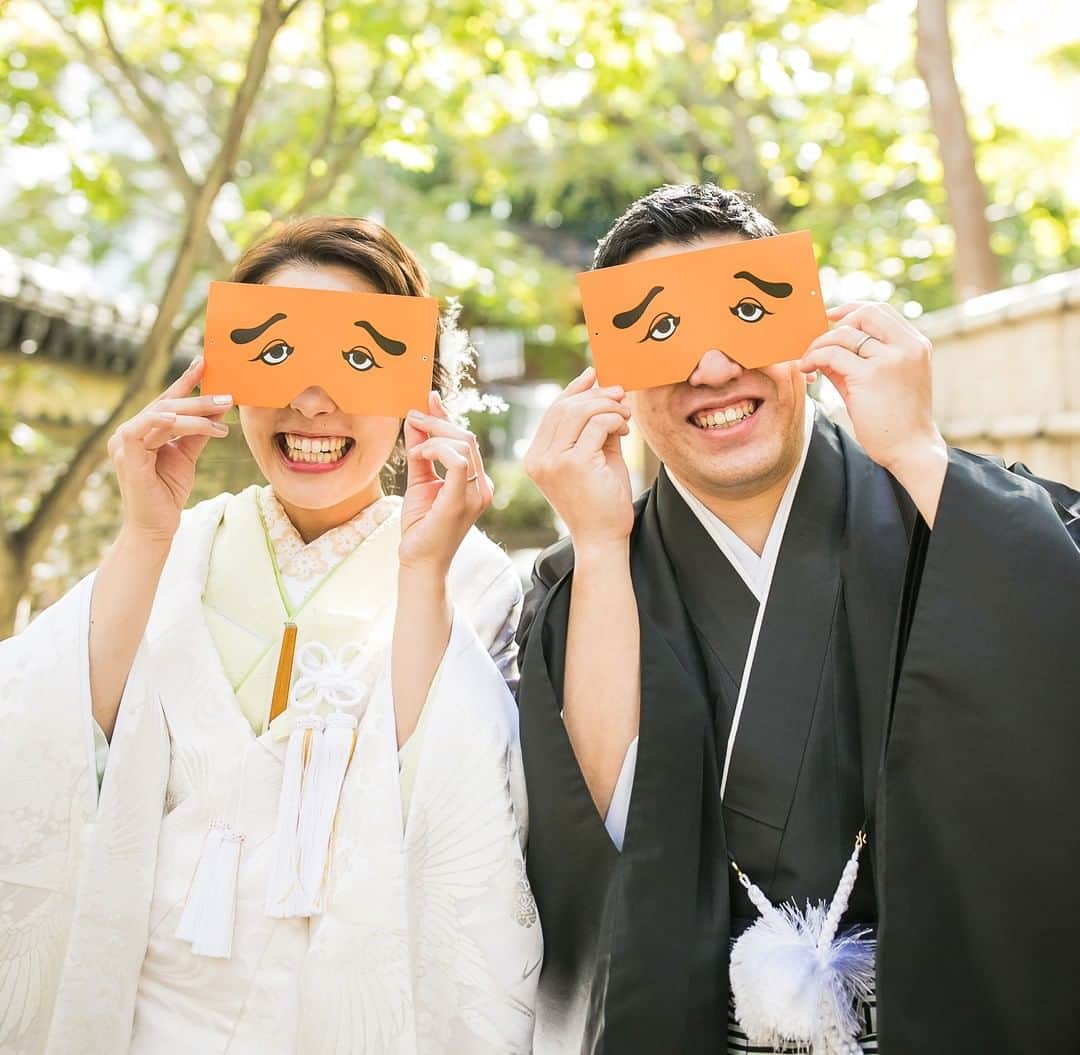 ラヴィ•ファクトリーさんのインスタグラム写真 - (ラヴィ•ファクトリーInstagram)「. 【写真で叶える結婚式】 . おふたりの思い入れのアイテムと せっかくならばご両親も一緒に*  リラックスした空気の中で 笑顔と愛に満ちた幸せな撮影となりました。 —————— ラヴィファクトリー福岡: @fukuoka_laviephotography  Photographer:@aki_batakanobu  AREA:JAPAN,FUKUOKA #楽水園 —————— @laviefactoryをフォローして #laviefactory #ラヴィファクトリー のハッシュタグをつけて お写真を投稿してみてくださいね✳︎ . こちらの公式IG（@laviefactory） で取り上げさせていただきます✨ #wedding#weddingphotography #ラヴィファクトリー #laviefactory #photo #生きる写真 #ハートのある写真 #instawedding #結婚写真 #ウェディング #ウェディングフォト #撮影指示書 #ロケーションフォト #前撮り #プレ花嫁 #結婚準備 #写真好きな人と繋がりたい #フォトウェディング #卒花 #前撮り #後撮り #ウェディングニュース #プラコレ #和装フォト #白無垢 #ウェディングアイテム #家族写真」2月16日 17時11分 - laviefactory