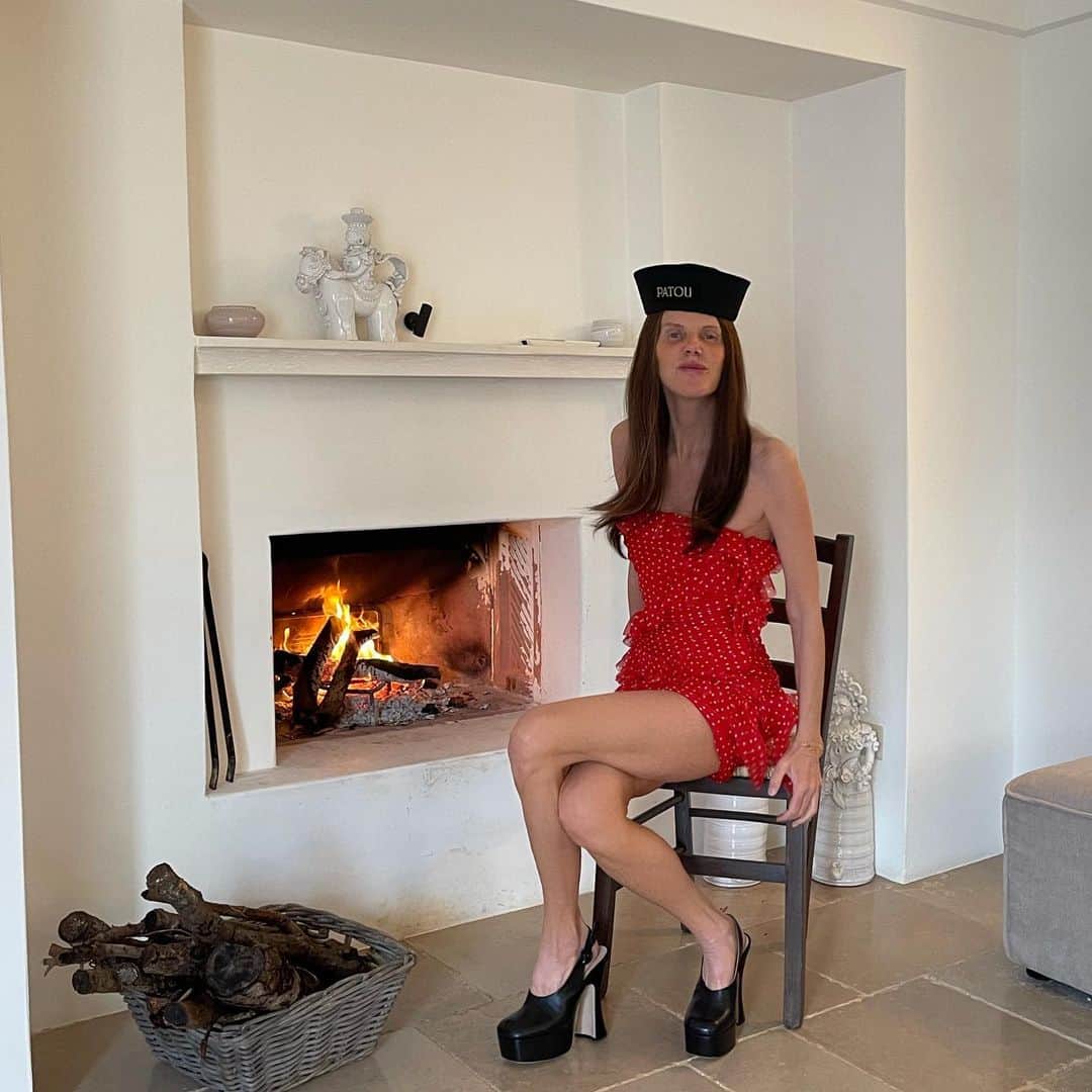 アンナ・デッロ・ルッソのインスタグラム：「February 15th  @philosophyofficial by @lorenzo.serafini1973 💃 @andreacaravita @miumiu shoes @patou hat ❣️」