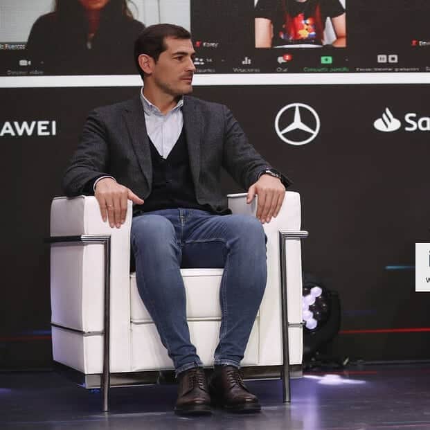 のインスタグラム：「😇😇😇 #Iker #ikercasillas #futbol #capi #thebest #numero1」