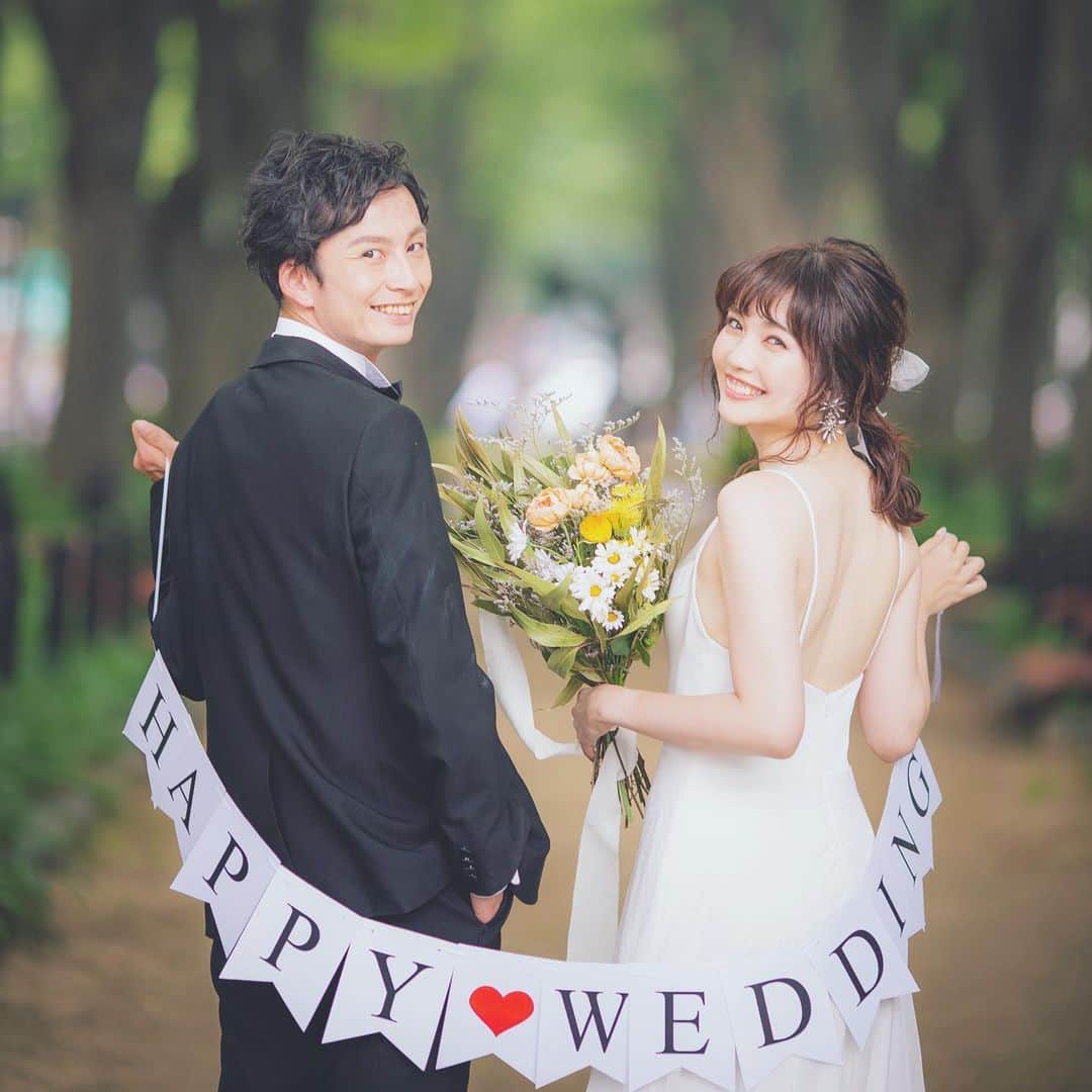 CLAIREのインスタグラム：「鉄板のガーランドも、持ち方や使いかた次第でひと味変わります✨ ・ @clairebridalstudio」
