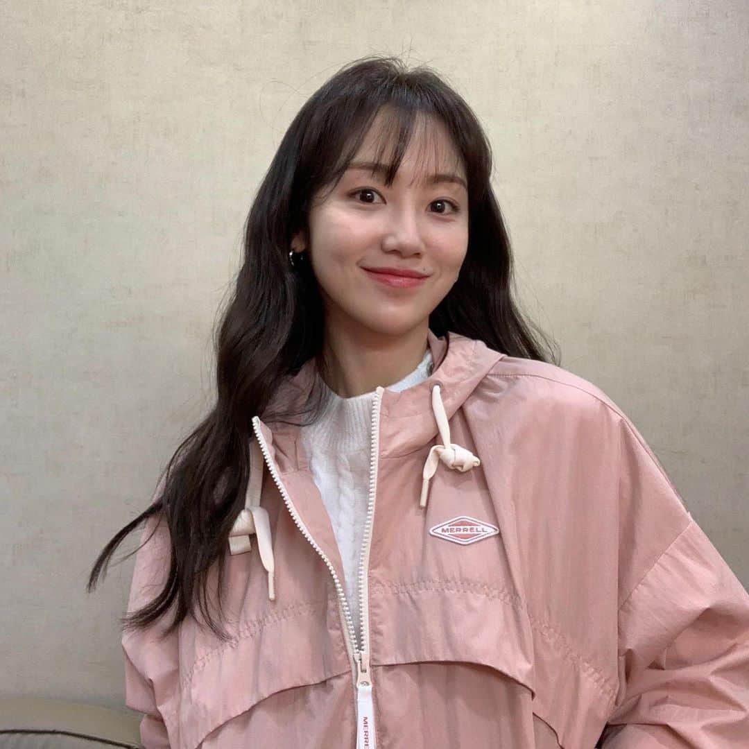 のインスタグラム：「🦹🏼‍♀️🌹」