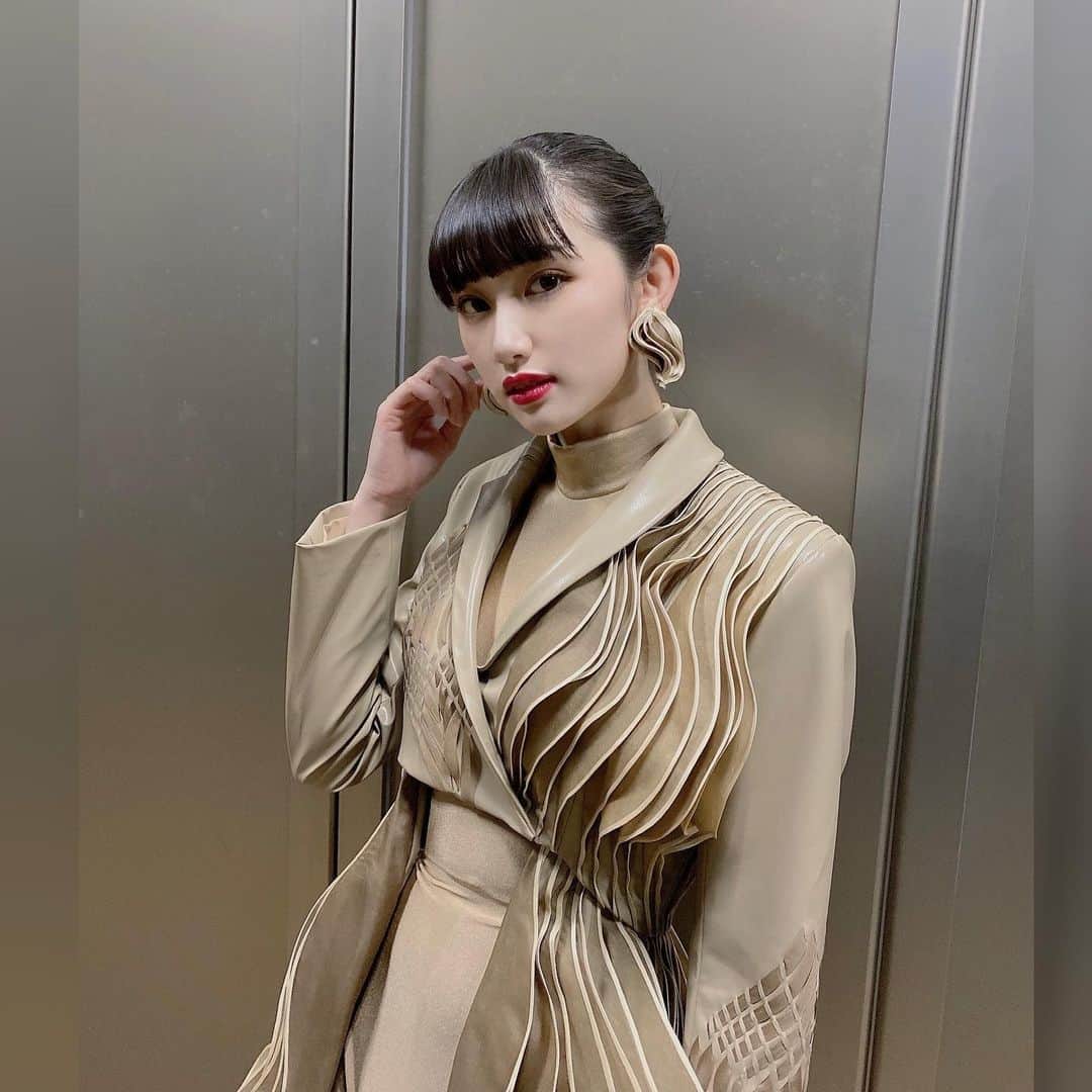 黒田瑞貴さんのインスタグラム写真 - (黒田瑞貴Instagram)「🤎🤎🤎 #ofdc #fashion #instafashion  #dress」2月16日 17時32分 - kurodamizuki_