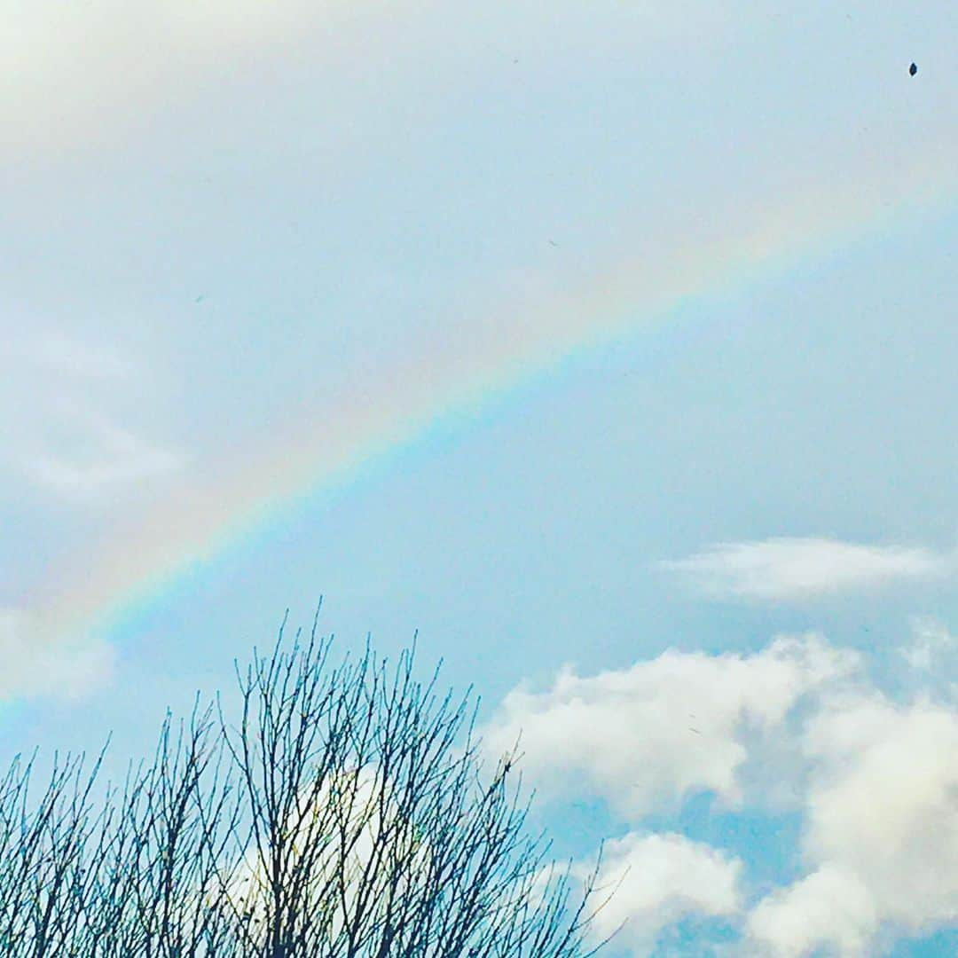 安珠のインスタグラム：「２時に虹見た🌈 #anjuphotographer #安珠写真家　#虹　#rainbow」