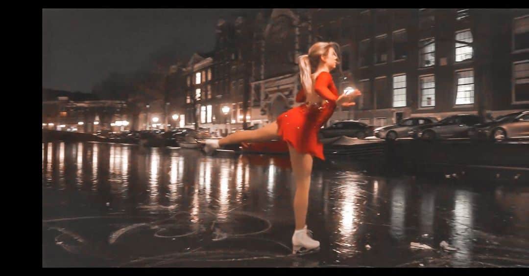 ニキ・ヴォリーズさんのインスタグラム写真 - (ニキ・ヴォリーズInstagram)「LINK IN BIO!!  So this happened: Amsterdam canals, Sunday morning, starting at 5 A.M, it was early it was freezing cold but it was soooo beautiful and so worth it.  Fun fact: Did you like the music? Because it was specially composed for this video, by the amazing @nikolai.clavier !!!!!!  Big thanks to @jaapmardiemel, you are an artist!!」2月16日 17時42分 - nikiwories