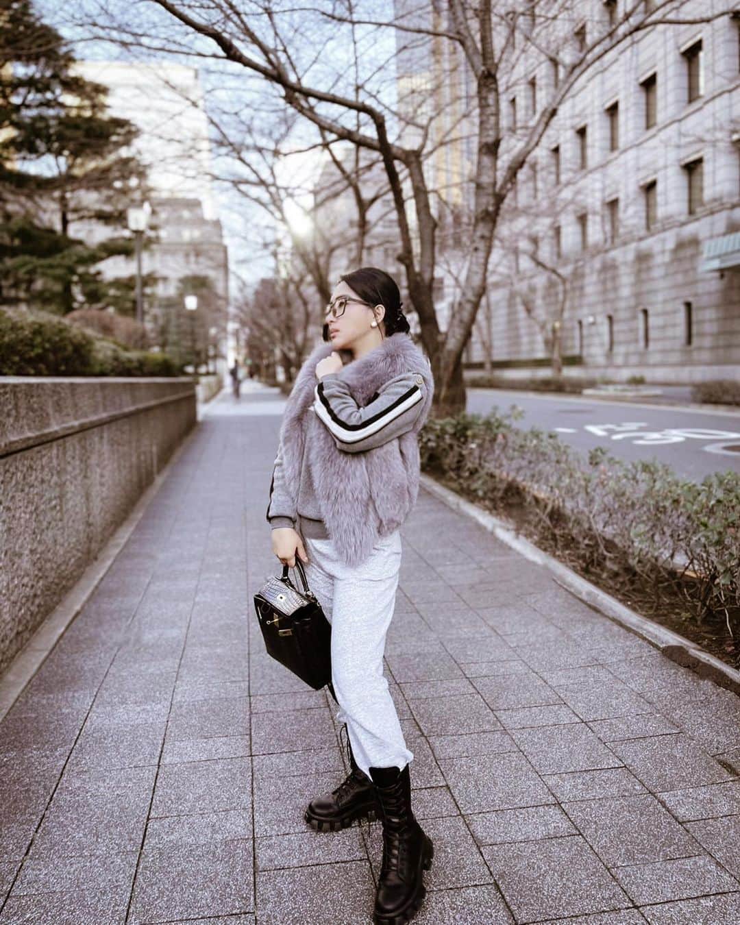 Syahriniのインスタグラム：「• So Sleepy ... Standing Beauty ... LOL !  __________________ 𝓢𝓨𝓡 _________________  #PrincesSyahrini #Winter_February2021 #Tokyo_Japan」