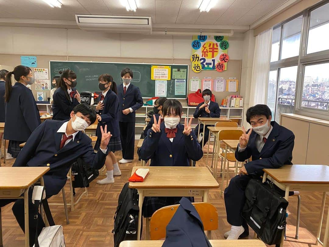 【公式】青のSP(スクールポリス)ー学校内警察・嶋田隆平ーさんのインスタグラム写真 - (【公式】青のSP(スクールポリス)ー学校内警察・嶋田隆平ーInstagram)「オフショット大サービスDAY❗️  めずらしいブレザー姿  #宮世琉弥 #田畑志真 #唯藤絵舞 #宮原和  #鈴木梨央 #田中奏生 #小野瀬悠太  #米倉れいあ #長島令玖 #筧 かな  #四ノ宮樹美 #和氣マヤ #小畑仁乃  #中川翼 #吉柳咲良  みんなブレザーも似合ってます #回想シーンとかでしか出てこないから #レアですよ #今夜９時は第６話  #青のスクールポリス #青のSP」2月16日 17時54分 - bluesp.tue21