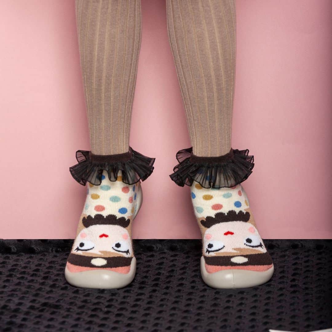 コレジアンのインスタグラム：「Happy carnival!!🥳 . Make everyday a great one!  . Joyeux carnaval!!🥳 Bon Mardi Gras 😘 . Faites de chaque jour un grand jour ! . #carnaval #carnival #happycarnival #disguised #collegien #slippers」
