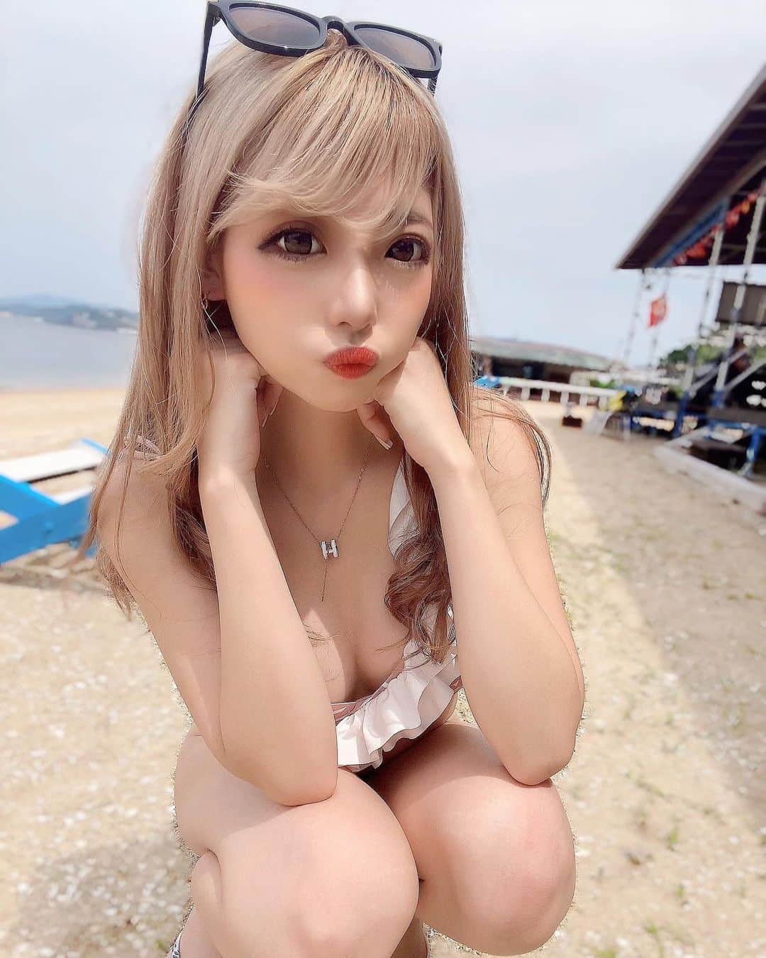 YUNAのインスタグラム：「♡  ぷー  そろそろ髪の毛明るくしたいな ここまで金髪はいやだけど( ᵒ̴̶̷̤◦ᵒ̴̶̷̤ )  何で過去の写真ばっかなのでしょう 自撮りする暇すらないからだよ‎߹𖥦߹爆笑  -  #eimyistoire#女の子ママ#過去pic#水着 #育児大変過ぎ🤣 #引きこもり#ビジョビ」