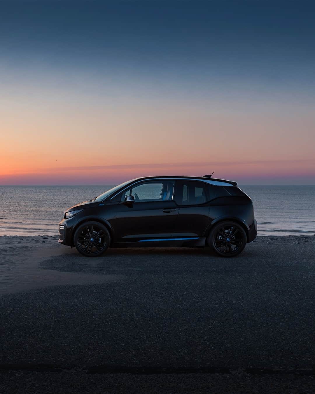 BMWさんのインスタグラム写真 - (BMWInstagram)「The pearl of the oceans.  The BMW i3 For the Oceans Edition. #THEi3 #BMW #i3 #BMWi #BornElectric @bmwi __ BMW i3s: Power consumption in kWh/100km: 14.6–14.0 (NEDC); 16.6–16.3 (WLTP), Electric range in km: 283–278 (WLTP). Further information: www.bmw.com/disclaimer   184 hp, 135 kW, 270 Nm, Acceleration (0-100 km/h): 6.9 s, Top speed (limited): 160 km/h.」2月16日 18時00分 - bmw