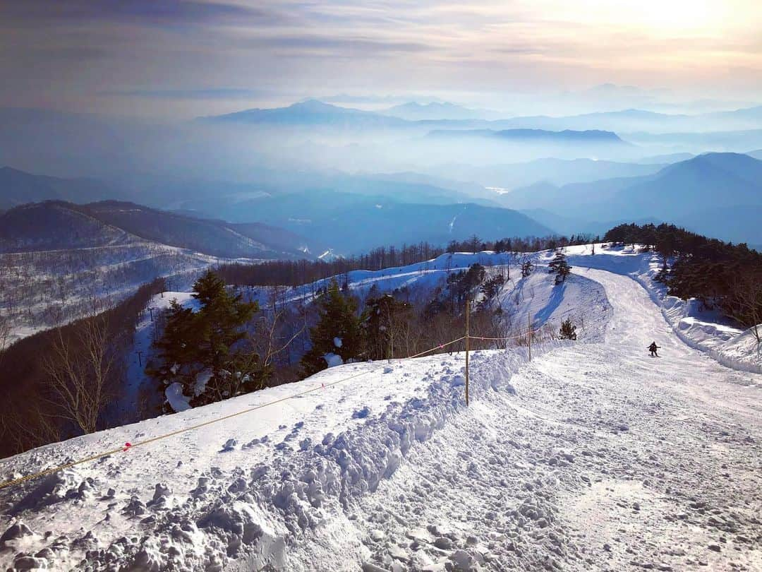 高田有紗さんのインスタグラム写真 - (高田有紗Instagram)「🗻✨  今年あともう3回くらいは滑りたい🥰←欲張り  #群馬　#川場スキー場」2月16日 18時05分 - arisatakada.album