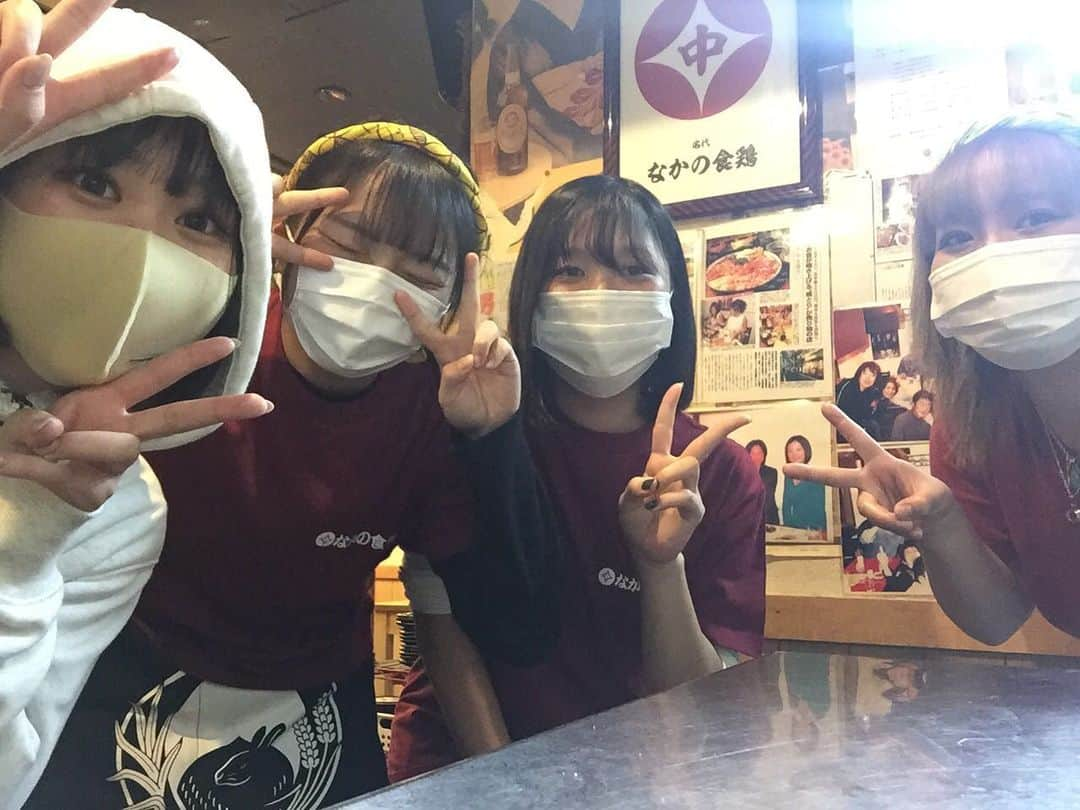 なかの食鶏十三店さんのインスタグラム写真 - (なかの食鶏十三店Instagram)「こんばんは！なかの食鶏十三店です！！🐓🌟今日は美人4人組で営業しております😊👍 そしてなんと！新人スタッフのまひろちゃんが今日初出勤です！！☺️🌟 出勤したての可愛い可愛いみはなちゃんもいます🥰 今日も寒いですが、是非御来店お待ちしております！ #美人４姉妹 #わかしんしか勝たん  #なかの食鶏  #なかの食鶏十三店  #鍋しか勝たん #ルーキーしか勝たん #今日はハーレム #いろんな意味で #女の子の日 #泣く子も黙る焼鳥 #来世も焼鳥食べたい」2月16日 18時09分 - nakanoshokkei.juso