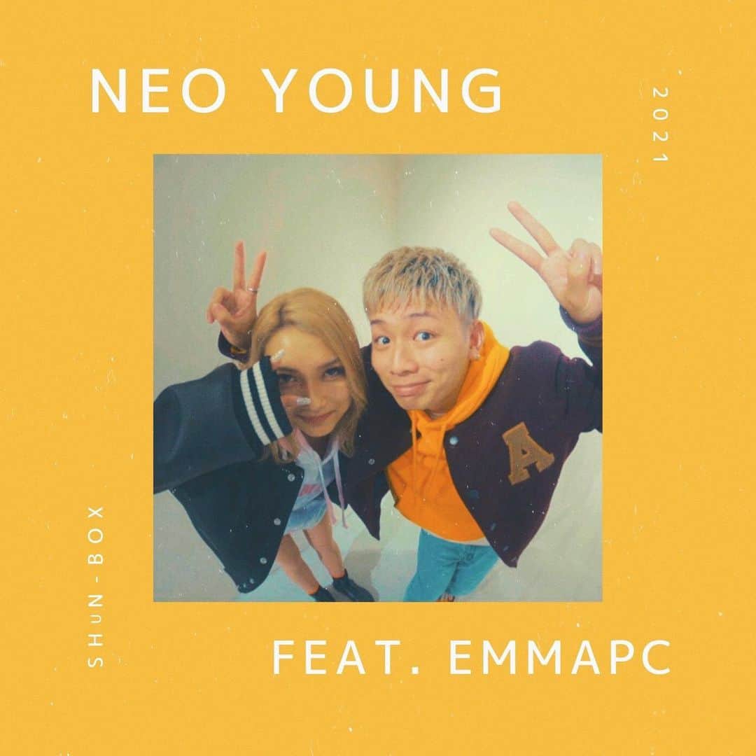 えまぽち(穂波エマ)のインスタグラム：「featuringでお邪魔した 『NEO YOUNG feat.えまぽち』 が今夜0:00〜 先行リリースされます！🔥  色んなmusicアプリで配信されるのでみんなダウンロードしてね！  2.17 / 21:00〜MV公開🎬 めっちゃぴょんぴょん飛んでるんでみてね🐇  #履いてますズボン」
