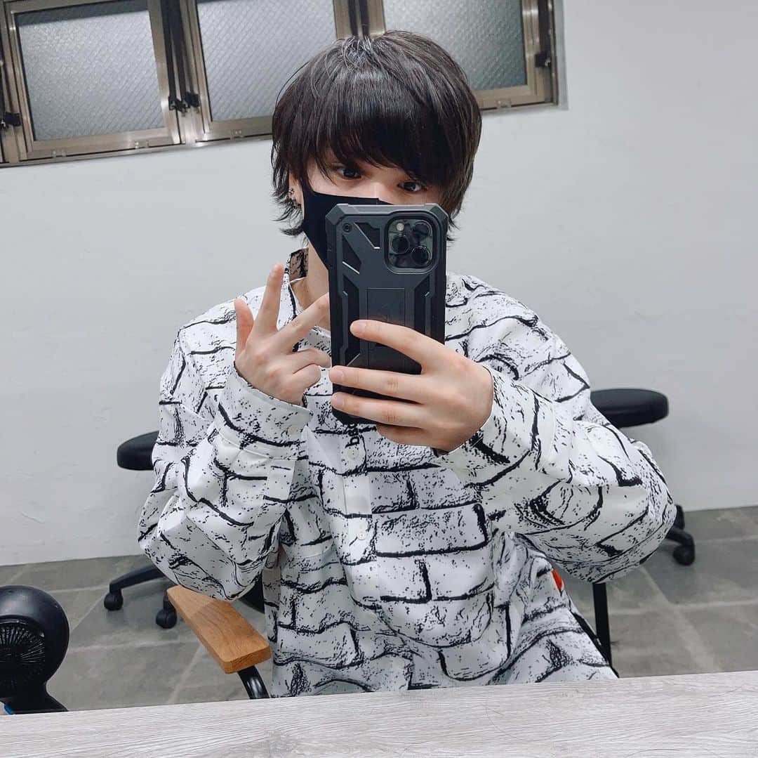 なつめゆうだいのインスタグラム：「彼氏感強めたい2021年👶🏻 マッシュウルフ育ててます 似合ってるかな みんなはどんな髪型すきですか？  #いいね #彼氏感 #マッシュウルフ #pizzicatopacto #youtube  #youtuber」