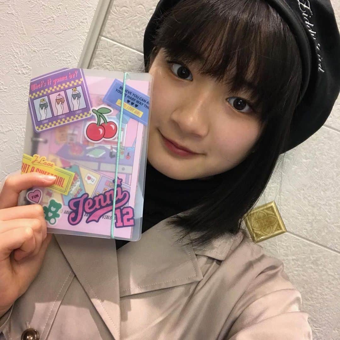 ニコ☆プチのインスタグラム：「ミウのふろくの使い方🖤  お友達の誕生日を書き込むの、楽しいよね☺️  4月号の付録はジェニィラブさんのシステム手帳！   バインダーになっていて一枚一枚が取り外しができてとっても描きやすいよ✏️ キュートなシールもたくさん種類があって色んな予定を立てれちゃう♡♡ 美羽は新プチモ©️も入ってプチモみんなの誕生日をその子のイメージの色で描いたよ〜🥳   みんなの誕生日になったらLINEで誕生日カードを送ろ〜っと🎁   キュートでとっても使いやすいのでみんなもニコ⭐︎プチをGETしてこのシステム手帳を使ってみてね❤  #ニコプチ #ニコプチふろく #プチモのふろくの使い方  #ニコプチふろくのある生活  #ジェニィラブ #jennilove #ふろく #和田美羽」