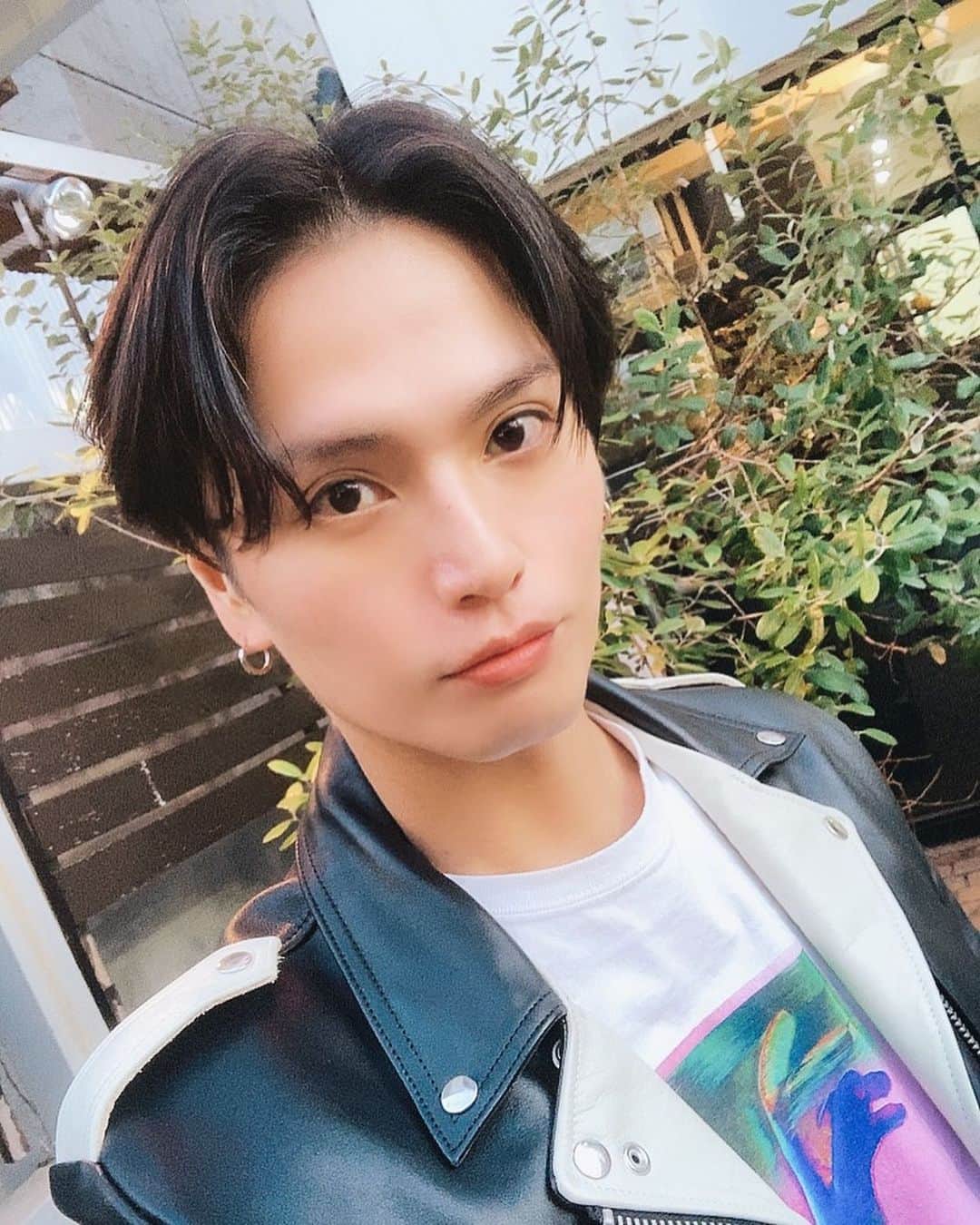 友常勇気のインスタグラム：「Refresh🤗🎉 I got a hair makeover😚 Thank you Mr.Nishimura🤩💕 #友常勇気 #久々に短くしてみた #スッキリ #西村さんありがと #ゆーきの横空いてますよ #笑笑 p.s 似合ってる？🥺 似合ってるって言ってーー😭笑笑 お願い🥺🤲」