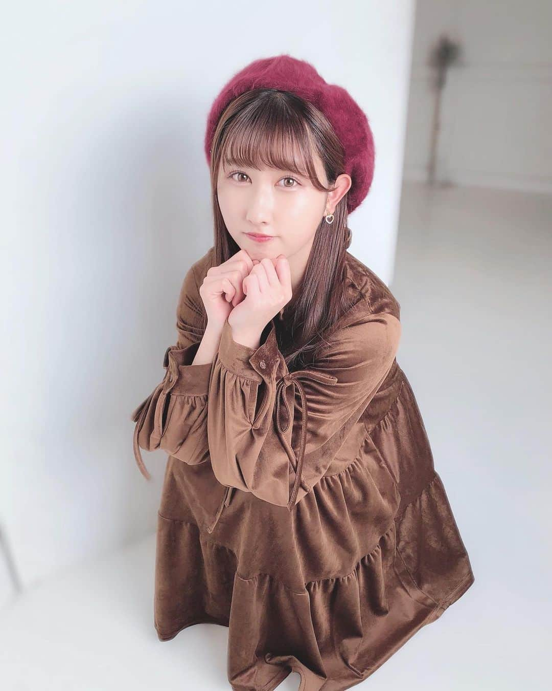 山本杏奈さんのインスタグラム写真 - (山本杏奈Instagram)「🍫❤️🍫  生写真のオフショット〜  いつもかわいいお洋服を着させて頂けて。 かわいいアクセサリーも身につけて。  幸せです💝」2月16日 18時33分 - yamamoto_anna_