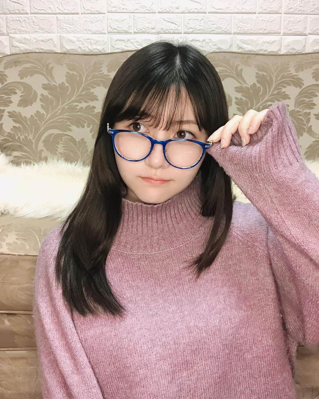 川添りなさんのインスタグラム写真 - (川添りなInstagram)「お洒落な眼鏡をオーダー注文や販売している #YPC さんに今回は特別に✨ ぞりな用にこんな素敵なお洒落な眼鏡を作っていただきましたぁ😍 私のは #ベルアクア という眼鏡です👓 まだ発売前ですがこんな感じ〜💕  青って、発色良くてわたしには似合わないかなぁ？って思ってたけど、この眼鏡だと似合うし、付けていられるの🥺横向いた時の眼鏡のアレンジが可愛くて、何の洋服にも似合う😳最高〜✨ 可愛い服にも似合うし、かっこいい服にも似合う！✨  #福井県 #可愛い #メガネ #お洒落メガネ #アクセサリー #メガネ女子 #眼鏡 #megane #instagood  #instapic #instalike  #instagram #spectacles ypc-jp.bitter.jp/ypc/cmpany/」2月16日 18時44分 - zorina_522