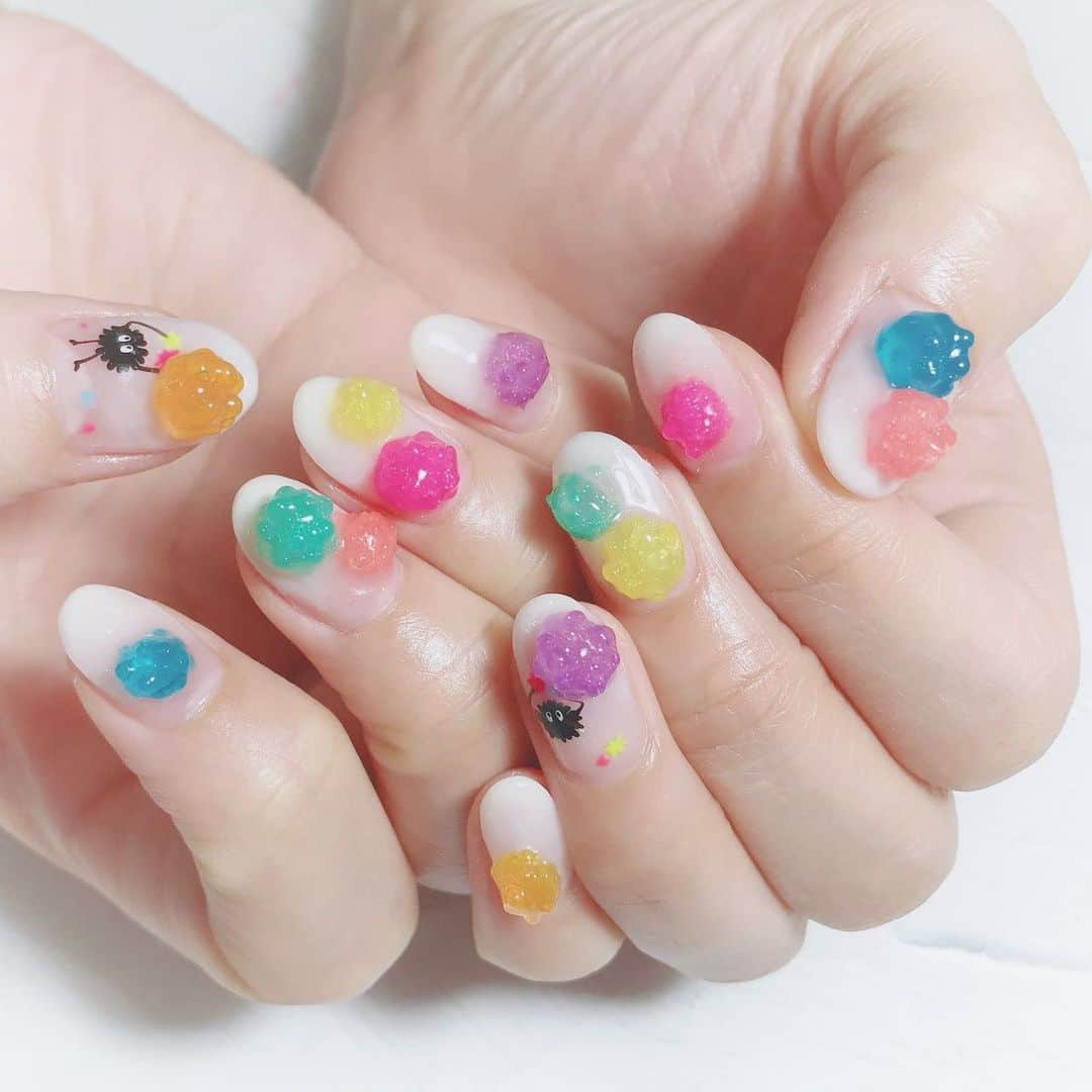Marinaさんのインスタグラム写真 - (MarinaInstagram)「New nail🍬  金平糖👅 with ちゃっかりちっこいの♡  #nail #newnail #nailart #instanails #ネイル #magneticnails #rosenails #black #マグネットネイル #金平糖ネイル #なかやまちえこ さん」2月16日 18時45分 - aldiousmarina