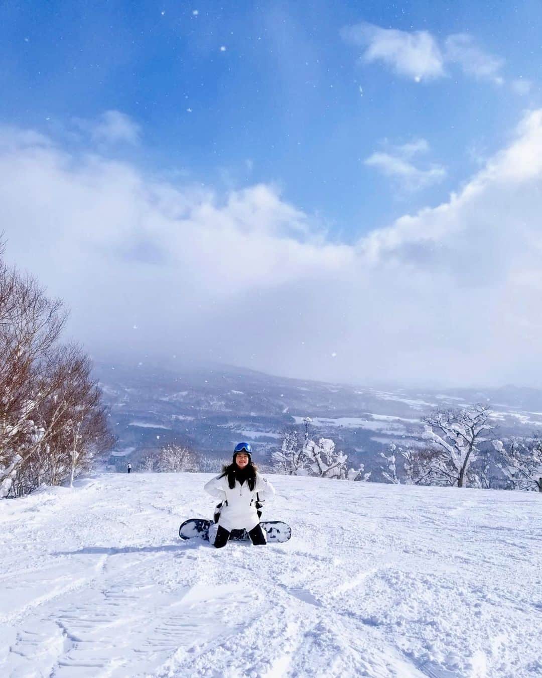 大野南香さんのインスタグラム写真 - (大野南香Instagram)「* I am now so crazy about snowboarding as you know😉  I didn't realize Japan had such a beautiful place before. I've been abroad every time I travel. But now, within this unusual situation, I've got to appreciate my county more and more.  #everydayhappy ︎︎﻿ ︎︎﻿☺︎︎﻿  #niseko #snowboard #trip #travel #スノボ #ニセコ」2月16日 18時50分 - minaka_official