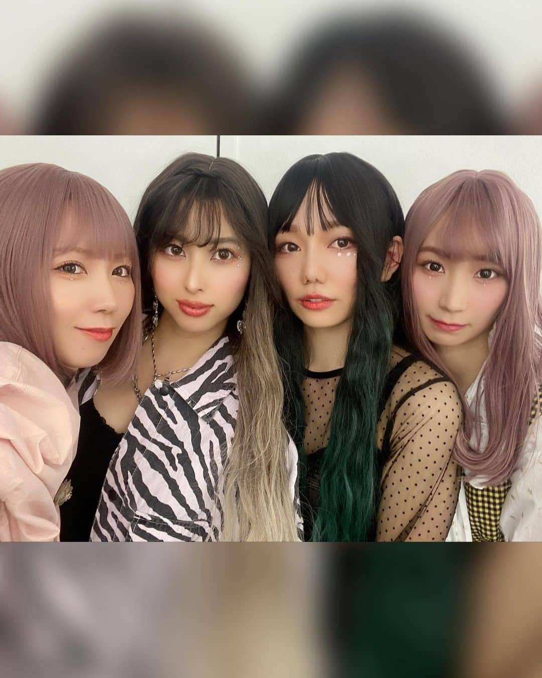 しよりさんのインスタグラム写真 - (しよりInstagram)「写真集オフショット🐈‍⬛  ゆうかさんプロデュースのK-POP風📸 4人のカットやペアカットも めっちゃかっこかわいいから たっくさん見てね〜😻  #つぼみ大革命 #つぼみ大革命写真集 #写真集 #写真集撮影 #アイドル #撮影スタジオ #韓国ファッション #韓国好きな人と繋がりたい#韓国人と友達になりたい #撮影データ#いいね返し #followｍe#おしゃれさんと繋がりたい」2月16日 18時57分 - shiyooori