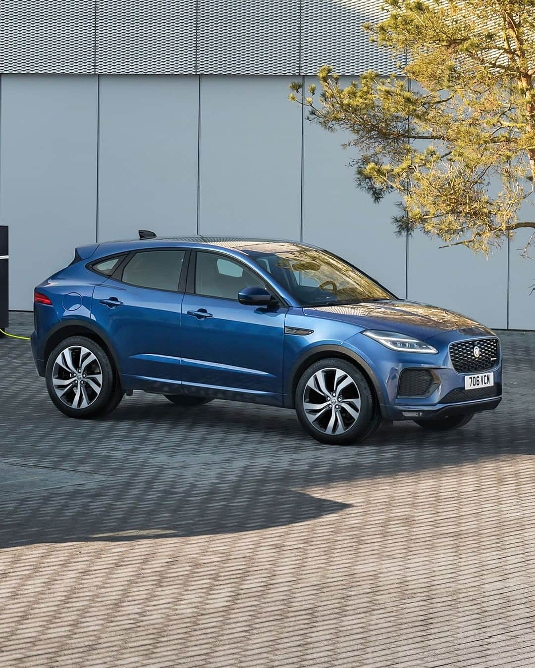 Jaguarさんのインスタグラム写真 - (JaguarInstagram)「Hybrid power or all-electric? The #Jaguar PACE family is now electrified.   #FPACE #IPACE #EPACE #Premium #Luxury #Performance #SUV #EV #BEV #PHEV #MHEV #Hybrid #AWD #ElectricCars #Technology #CarsofInstagram"」2月16日 18時53分 - jaguar