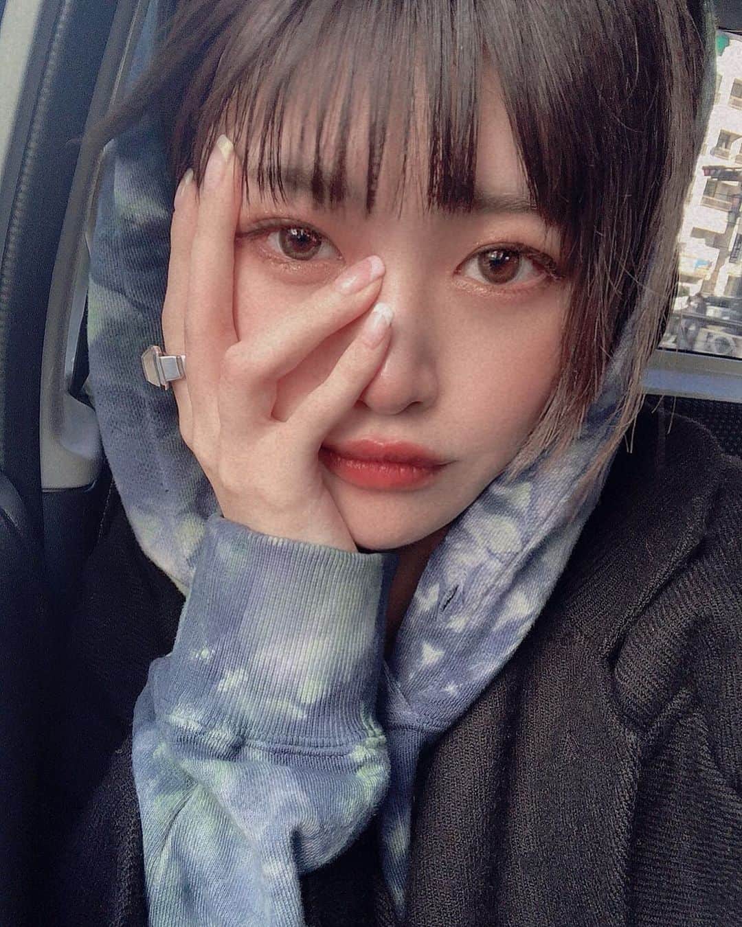 美月リカのインスタグラム：「化粧を変えた😉」