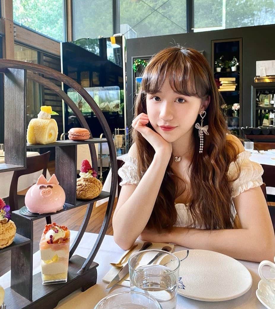KIYOMI GRACEのインスタグラム：「子豚ちゃんのケーキ可愛すぎて食べられない」