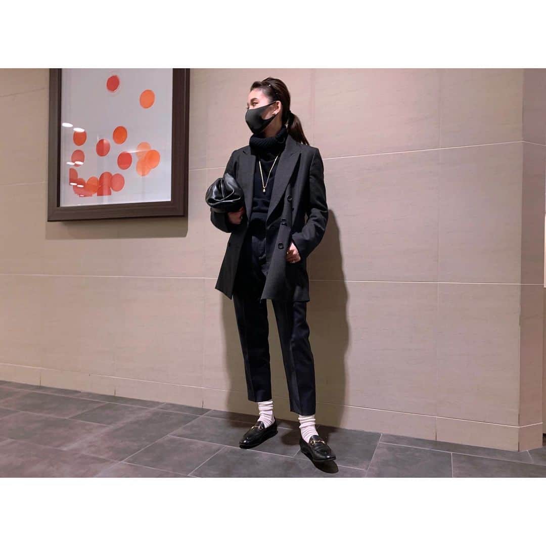 liiiiche23のインスタグラム：「・﻿ ・﻿ 久々の…🥟﻿ ジャケットでトラッドな感じ🧥﻿ ・﻿ ・ #code #coordinate #fashion #instafashion #instagood #outfit #ootd #outfitoftheday #dailylook #dailylook_japan #dailylook_jp #deuxiemeclasse #ドゥーズィエムクラス #ジャケット #stunninglure #スタニングルアー #チンツクリーンパンツ #gucci #guccishoes #グッチ #bottegaveneta #newbottega #newbottegaveneta #bottegavenetabag #ボッテガ #ボッテガヴェネタ」