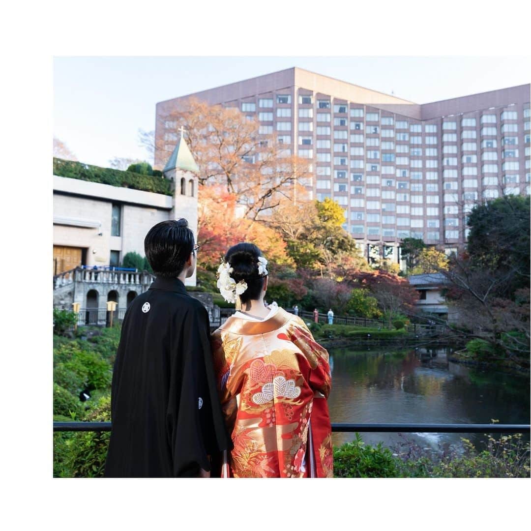 ホテル椿山荘東京ウエディングさんのインスタグラム写真 - (ホテル椿山荘東京ウエディングInstagram)「. 紅葉が美しく感じられる庭園でのウエディングフォト。 . ホテル椿山荘東京の庭園では、一年を通し、 楽しんでいただくことができます。 . 今の時期は、かわいらしい椿との撮影がかないます！ お気軽にご相談ください！ . . #ホテル椿山荘東京ウエディング」2月16日 19時02分 - hotelchinzansotokyo_wedding