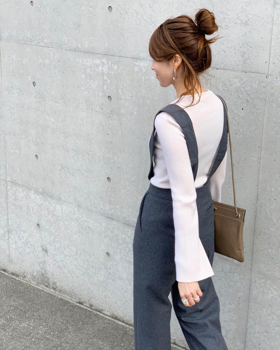 kazumint20さんのインスタグラム写真 - (kazumint20Instagram)「Suspenders pants .  ポカポカだった日❀ ❀ たまにはサロペット☻  もっと暖かくなったらボーダーにもあわせたい❤︎.  . . tops  @ronhermanstore @demyleeny  pants @day_and_grade  2/23〜 bag  @hermes  . . . #fashion#instafashion#coordinate#dayandgrade#demylee#コーディネート#サスペンダーパンツ#デイグレ#シンプルコーデ#大人カジュアル」2月16日 19時12分 - kazumint20