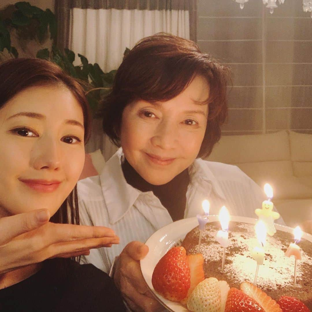 多岐川華子さんのインスタグラム写真 - (多岐川華子Instagram)「今日は母の誕生日🎂🎉🍷おめでとう、ママ。いつもありがとう。ず〜〜〜っと、元気でいてほしい😌  #birthday#mom#momsbirthday#母の誕生日#母娘#多岐川親子#20210216」2月16日 19時16分 - hanako__official