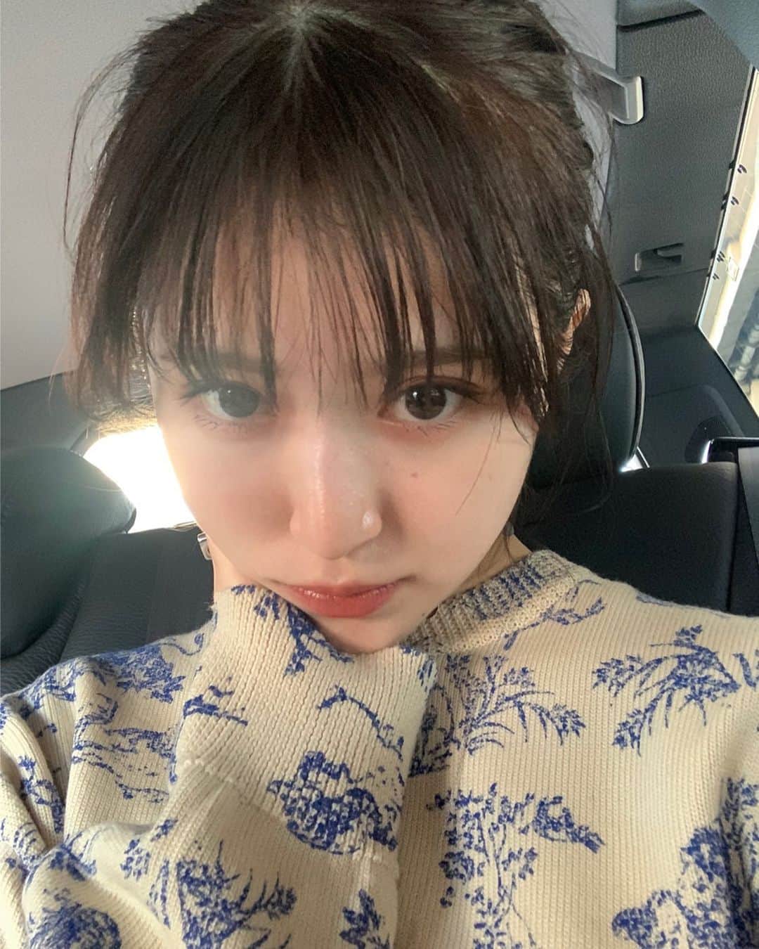 のインスタグラム：「お久しぶりです。 今日はとってもとっても楽しい撮影でした。 なのでとってもハッピーです。 早くお知らせしたいッ！！！！」