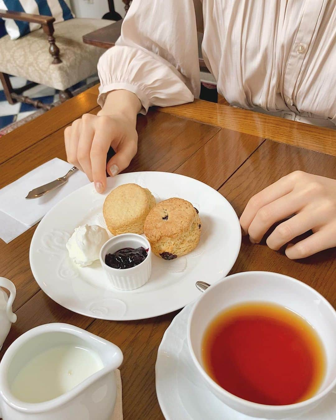 志賀可奈子さんのインスタグラム写真 - (志賀可奈子Instagram)「焼きたてほやほや🌬  #京都カフェ #紅茶専門店 #スコーン」2月16日 19時25分 - kanapan_ya