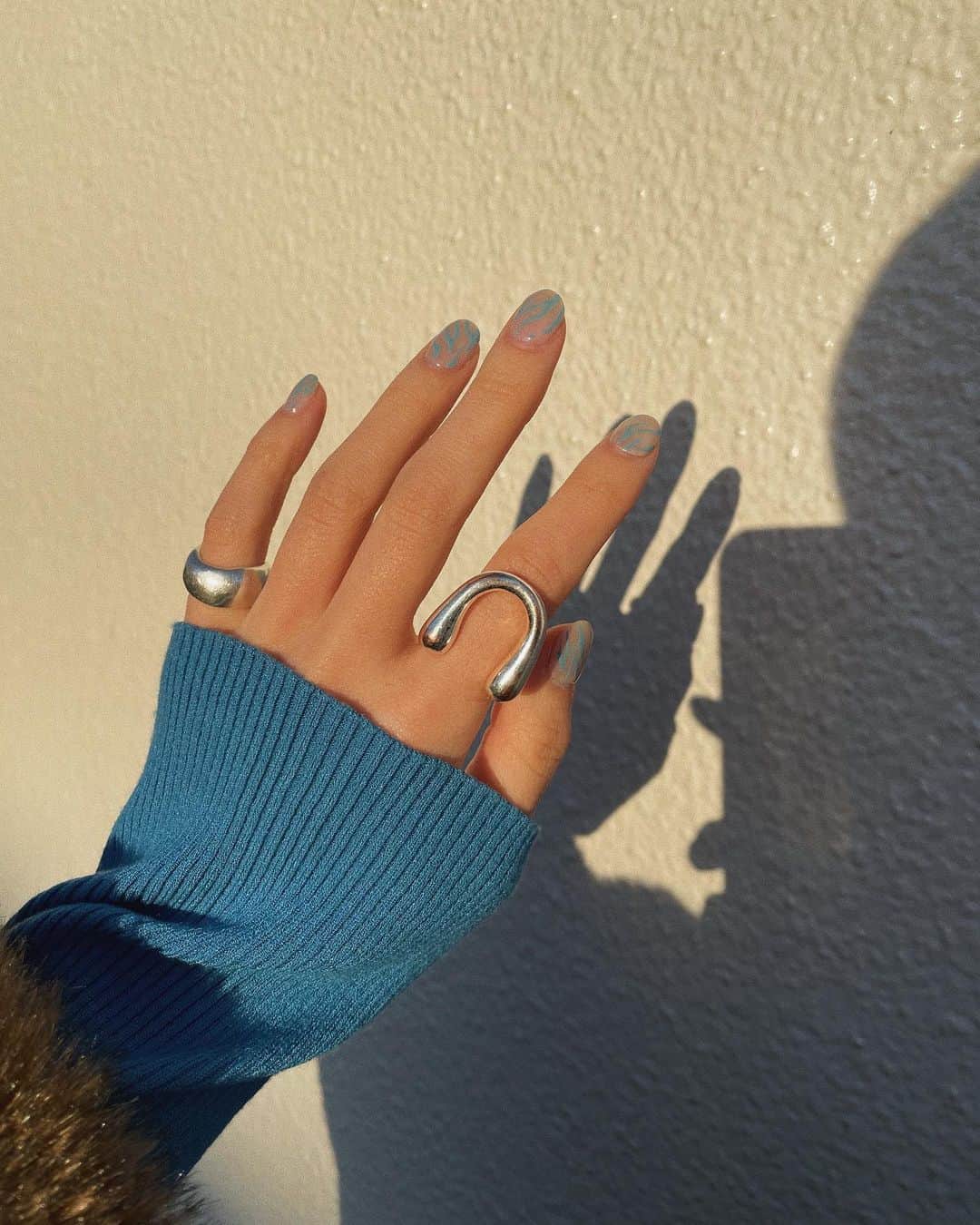 yuikoのインスタグラム：「今月は青い🦓 #yuikosnail」