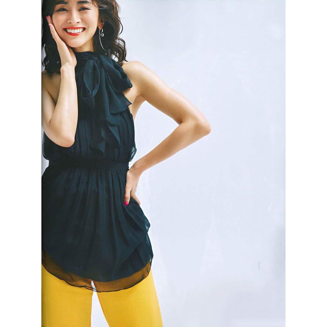 Taki Tanakaのインスタグラム：「@tokyodame in @numeroventuno on @veryweb.jp   #クリスウェブ佳子 さん #ヌメロヴェントゥーノ   #VERY 2021年 3月号  #N21 #numeroventuno   @alessandrodellacqua  @iza_official  #instorenow  SHOPIZA.com  #izastagram」