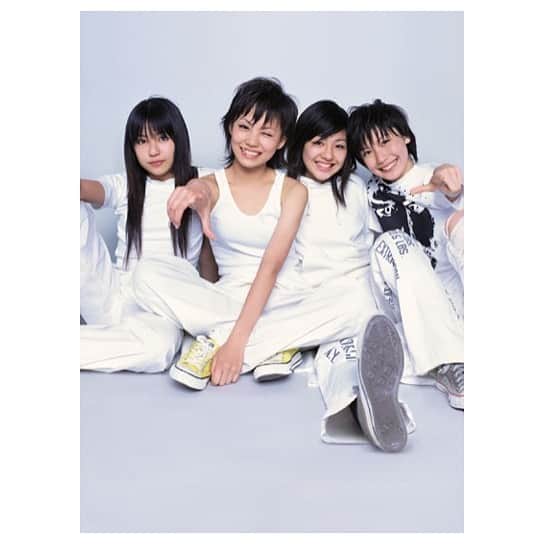 上原香代子のインスタグラム：「BOYSTYLEのお話。﻿ ﻿ 昔々、﻿ 2002年7月3日、BOYSTYLE（ボーイスタイル）というガールズグループがデビューしました。﻿ 私はそのメンバーの1人でした。﻿ 当時、私は中学3年生。﻿ ﻿ 8枚のシングルと、1枚のオリジナルアルバムとDVDを出したのち、﻿ 2007年7月3日に解散しました。﻿ ﻿ 最後のシングル「ココロのちず」はアニメ【ONE PIECE】のオープニングテーマソングにもなったので、もしかしたら知っている方もいるかもしれません。﻿ 運動会で踊った人もいるかもしれません。﻿ ﻿ 解散してから約13年経った今、﻿ ベストアルバムが発売されるなどと誰が想像できたでしょうか。﻿ ﻿ ココロのちず以外の曲は知らない方がほとんどだと思いますが、いい曲ばかりです。﻿ 私自身もたまに聴くと背中を押される事があるくらい。﻿ 歌っていた頃とは違う気持ちで、何だかジーンときます。幼き自分達に応援されるなんて不思議な気持ちです。﻿ ﻿ 最初で最後のベストアルバム。﻿ 現役のあの頃に発売したかった。笑﻿ ﻿ 私の青春がたくさん詰まったBOYSTYLE時代。もう覚えてない事もたくさんあるけれど、色んな方々にお世話になった事だけは確かで﻿ 作品はまさにそんな方々のおかげで出来上がり、残って、こうして今も聴いてもらえるのだと思います。﻿ ぜひ手に取って頂けると嬉しいです。﻿ ﻿ そして好きな曲を教えてもらいたいです。﻿ ﻿ BOYSTYLE ゴールデン★ベスト﻿ 明日2021年2月17日、発売。﻿ どうぞ宜しくお願いします。」