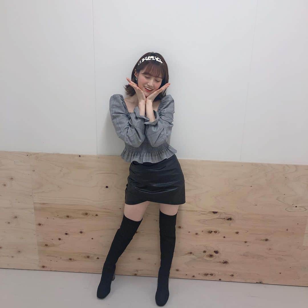坂本 愛玲菜さんのインスタグラム写真 - (坂本 愛玲菜Instagram)「ニーハイブーツだいすきいいい #発売中生写真オフショット  #好評で嬉しいので …😌🖤」2月16日 19時41分 - erena_hkt48