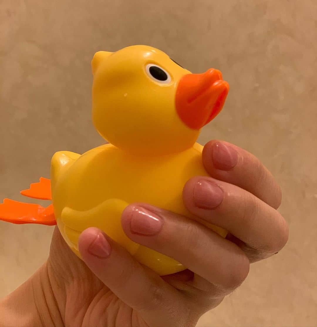 のインスタグラム：「お仕事でネイルをしました💅 久々のネイルで楊原、心踊っているというご報告でしたw ・ ・ #爪短い　#桜色　#久々ネイル」