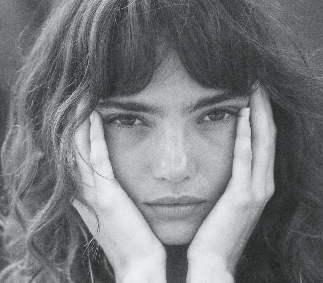 Inka Williamsのインスタグラム：「🤍🤍🤍🤍 @viktorsloth」