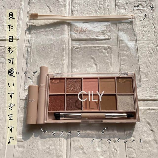 MERY BEAUTYさんのインスタグラム写真 - (MERY BEAUTYInstagram)「.⁣ ブランドブック『CILY』の付録がスゴすぎる！！⁣ .⁣ 韓国のインフルエンサー テリちゃんのブランド『CILY（シリー）』からブランドブックが登場♡⁣ こちらは、テリちゃんから最新の韓国メイクを学べるコスメブランドブックです。⁣ .⁣ なんと！付録として「10色メイクパレット」「リップスティック」「マスカラ」の3つのコスメと全てを入れられる「スライダーポーチ」がついてくるんです。⁣ こんなにお得なスペシャルセットなのに、2,189円でGETできるなんて驚きですよね♪⁣ .⁣ CILY（ @cily_official ）⁣ CILY SPECIAL COSME BOOK ¥2,189（tax in）宝島社⁣ .⁣ photo by @yunchan_xovox @sparkle_rabbit_⁣ .⁣ MERYでは他にも「かわいい」に近づくさまざまな情報を発信しています。⁣ @mery.jp かわいいに近づく情報をたっぷりご紹介！⁣ @mery_spot 話題のカフェやお出かけスポット情報をお届け♡⁣ @_meryshop_ MERYセレクトの可愛いアイテムがたくさん⁣⁣ こちらもぜひチェックしてみてください！⁣ .⁣ #MERY #mery_beauty #kbeauty #눈화장 #아이섀도우 #아이섀도우팔레트 #마스카라 #립스타그램 #김태리 #태리 #코스메틱그램 #화장품추천 #뷰티스타그램 #メリー #コスメ購入品 #コスメ好きさんと繋がりたい #おすすめコスメ #コスメ垢 #置き画 #置き画倶楽部 #cily #テリちゃん #シリー #韓国コスメ #テリ #雑誌付録 #韓国コスメ購入品 #MERY女子 #MERY女子の韓国コスメ事情 #MERY女子の雑誌事情」2月16日 20時01分 - mery.beauty